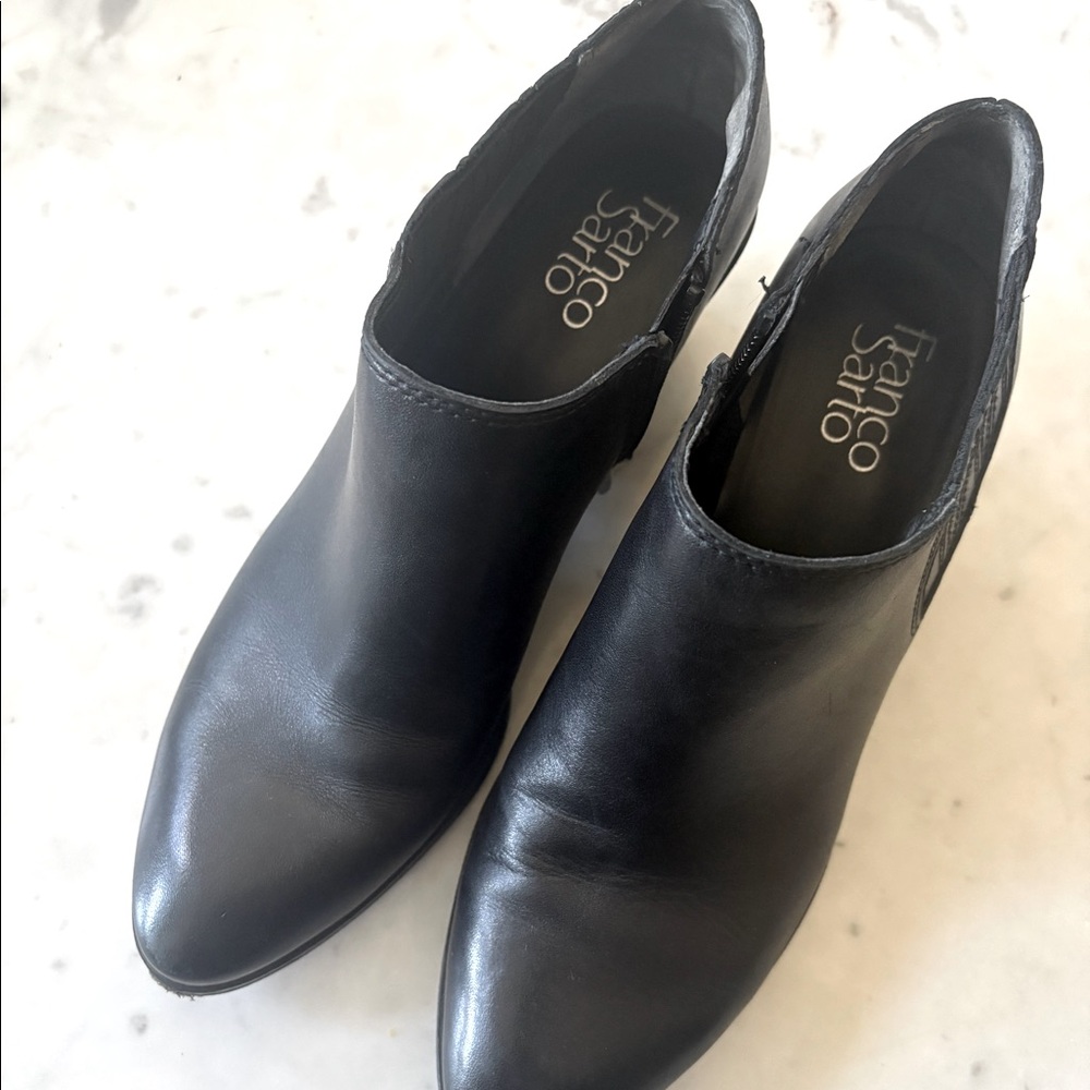 Black leather Franco Sarto Shooties